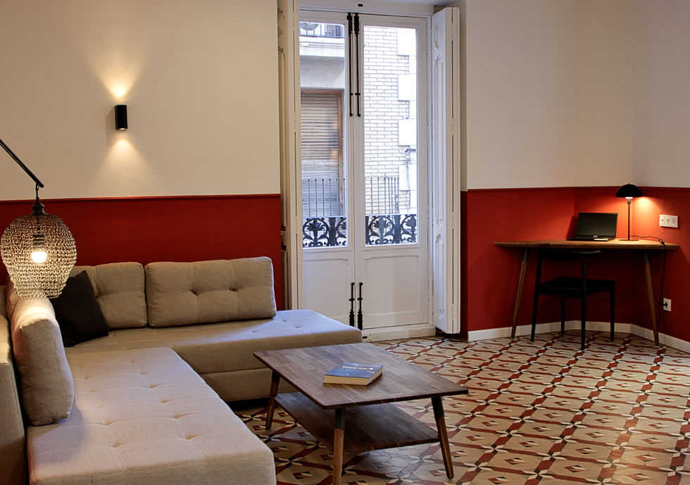 deluxe rooms, all with private bathrooms. All rooms are very bright, due to the fact that all of the