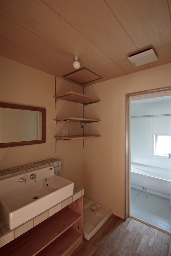 大阪府箕面市の注文住宅 | 大阪 | Cooplanning | 箕面の店舗付き住宅 内観.2階洗面浴室
