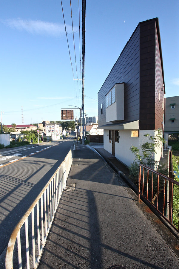 大阪府箕面市の注文住宅 | 大阪 | Cooplanning | 箕面の店舗付き住宅 外観.長尺一文字葺き