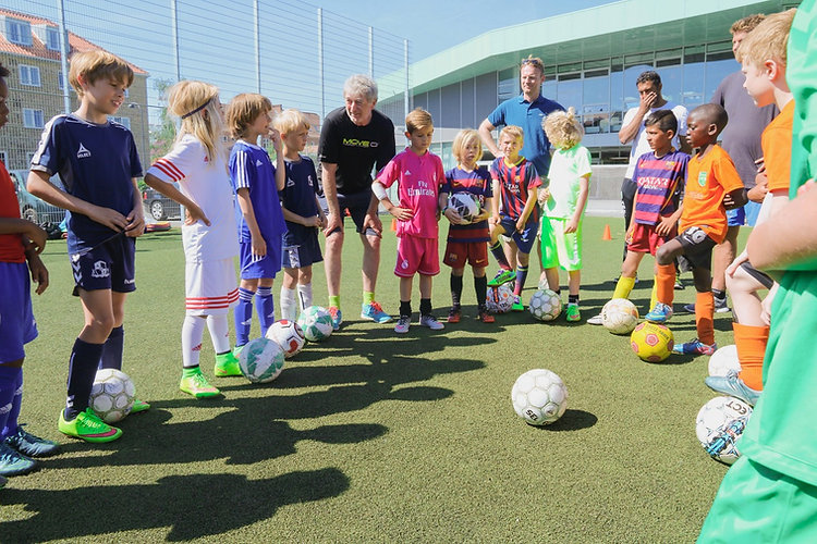 Children training with MOVEQ