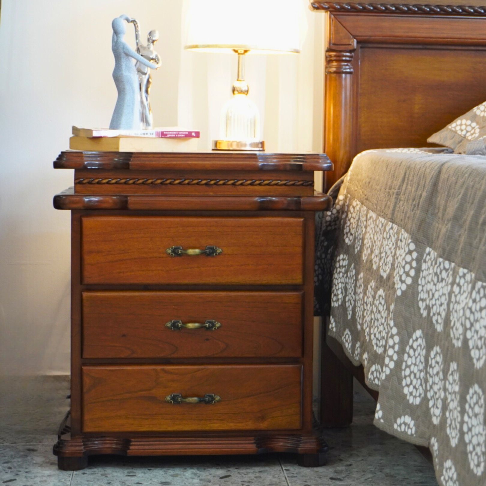 Nochero Milano Clásico - Muebles en Tuluá