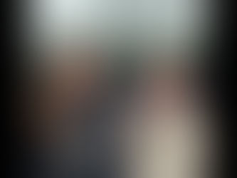 Schülerredaktion So.Wie?So! vor dem Telekom-Baskets Bus auf dem Weg zum NRW Landtag während einer Video-Reportage.