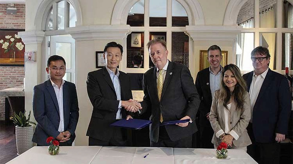 Michael Tan (centre left) with AmCham President Anthony Galliano (centre right) and board members