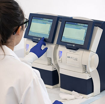 Clinical research team conducting pulse oximetry testing in a hypoxia lab under ISO 14155 and GCP compliance to support medical device validation.