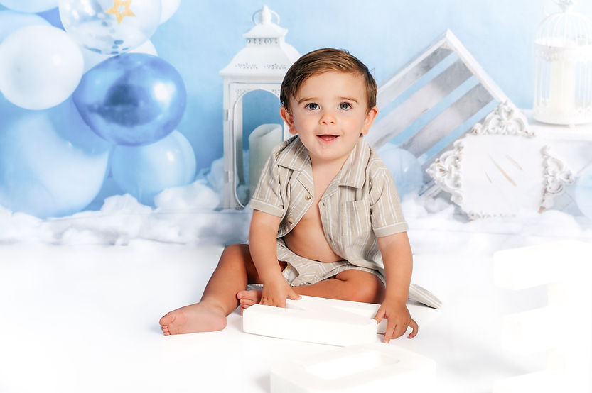 cake smash photographer rotherham - first birthday - cake smash - rotherham photographer - cake smash photography - rotherham