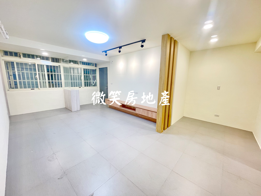 土城國中旁方正邊間亮麗三樓