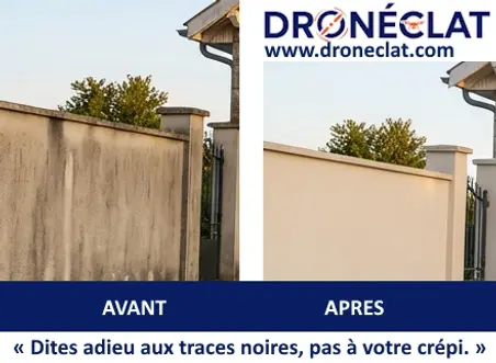 L’image est une publicité avant / après pour Dronéclat. Dans la partie gauche, on voit un mur en crépi clair marqué de nombreuses traces verticales noires, donnant un aspect sale et vieilli. Dans la partie droite, le même mur apparaît parfaitement propre, uniforme et lumineux, sans aucune trace. En haut à droite, figure le logo DRONÉCLAT avec l’adresse du site « www.droneclat.com ». En bas, sur une bande bleue, deux encadrés indiquent « AVANT » et « APRES », accompagnés du slogan : « Dites adieu aux traces noires, pas à votre crépi. »