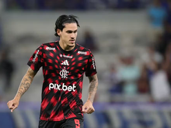Flamengo avalia contratar centroavante diante de incertezas com Pedro e Juninho Atacantes vivem momento de indefinição, e técnico Filipe Luís busca ajustar o setor ofensivo para enfrentar o São Paulo 