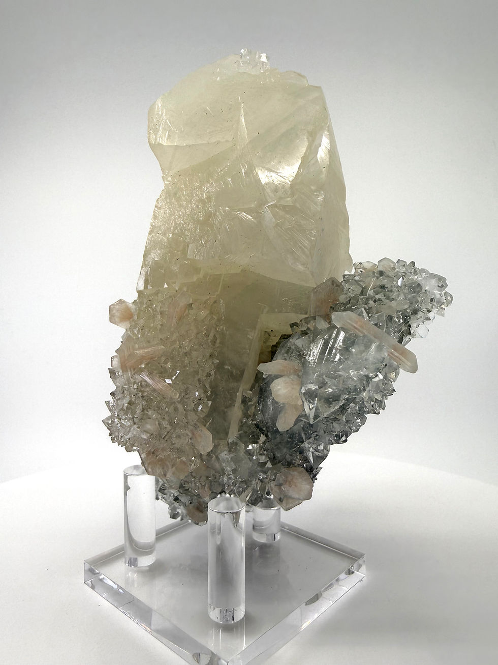 Thumbnail: Coated Calcite on Diamond Apophyllite