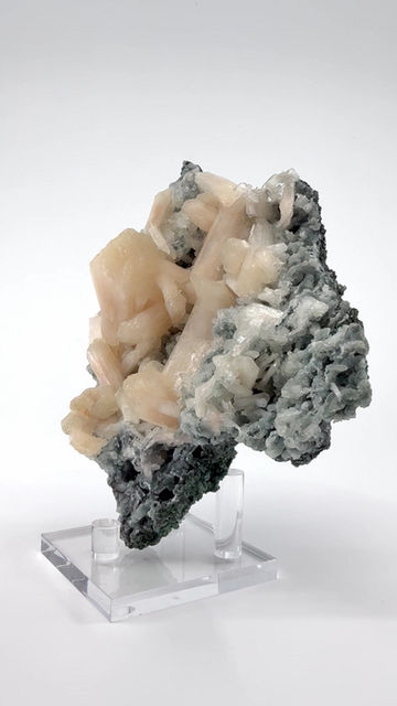 Thumbnail: Peach Stilbite on Chalcedony