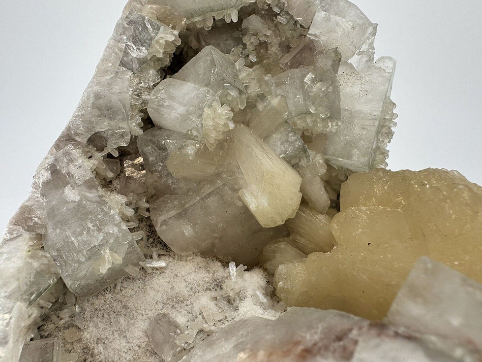 Thumbnail: Apophyllite, Stilbite, Heulandite Chalcedony Geode