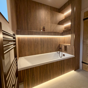 WARM OAK SPA BATHROOM