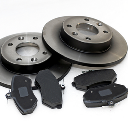 Nýir diskar og klossar á verkstæðisborði