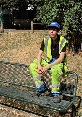 Photo d'un agent municipal au sein de la résidence