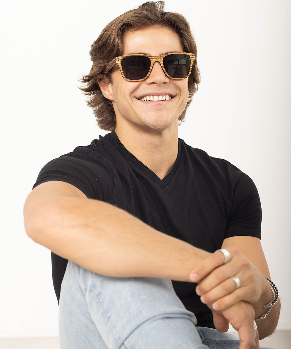 Thumbnail: Smiling man in sunglasses