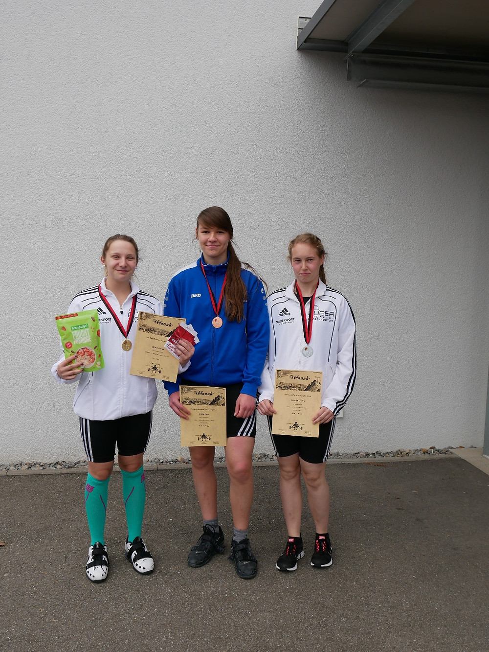 Die erfolgreichen Nachwuchsheberinnen vom SV 08 Laufenburg und ASV LAdenburg: v.l.n.r.: Leonie Hilbert, Kyra Loose, Leonie Stöcklin