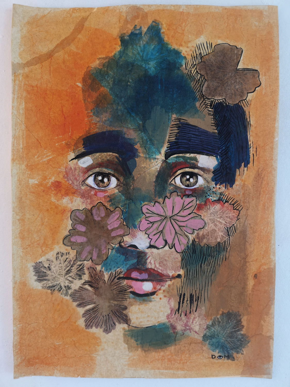 peinture d'un portrait avec des motifs végétaux sur le visage