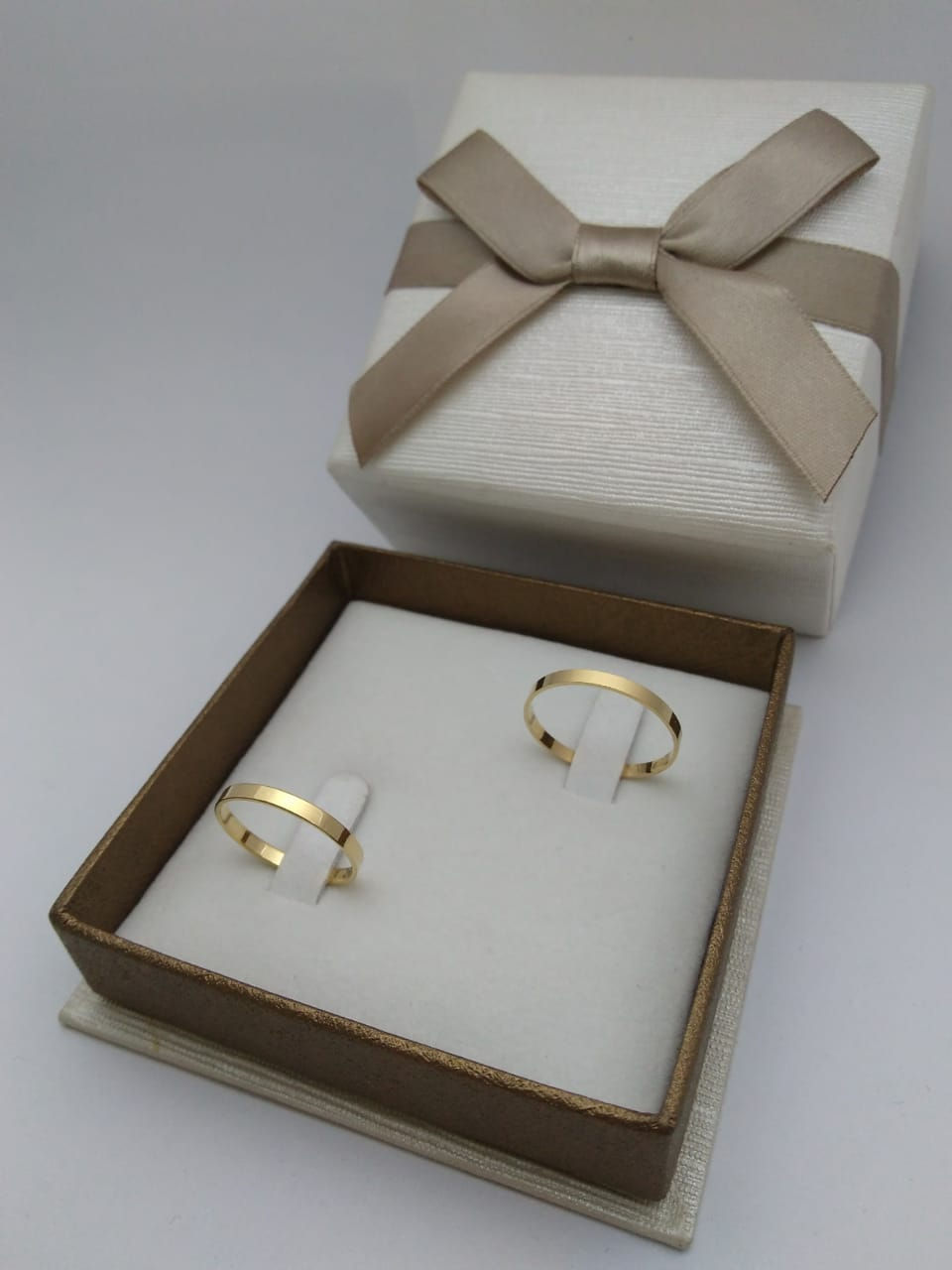 Miniatura: Alianças em ouro 18kls quadradas 2mm