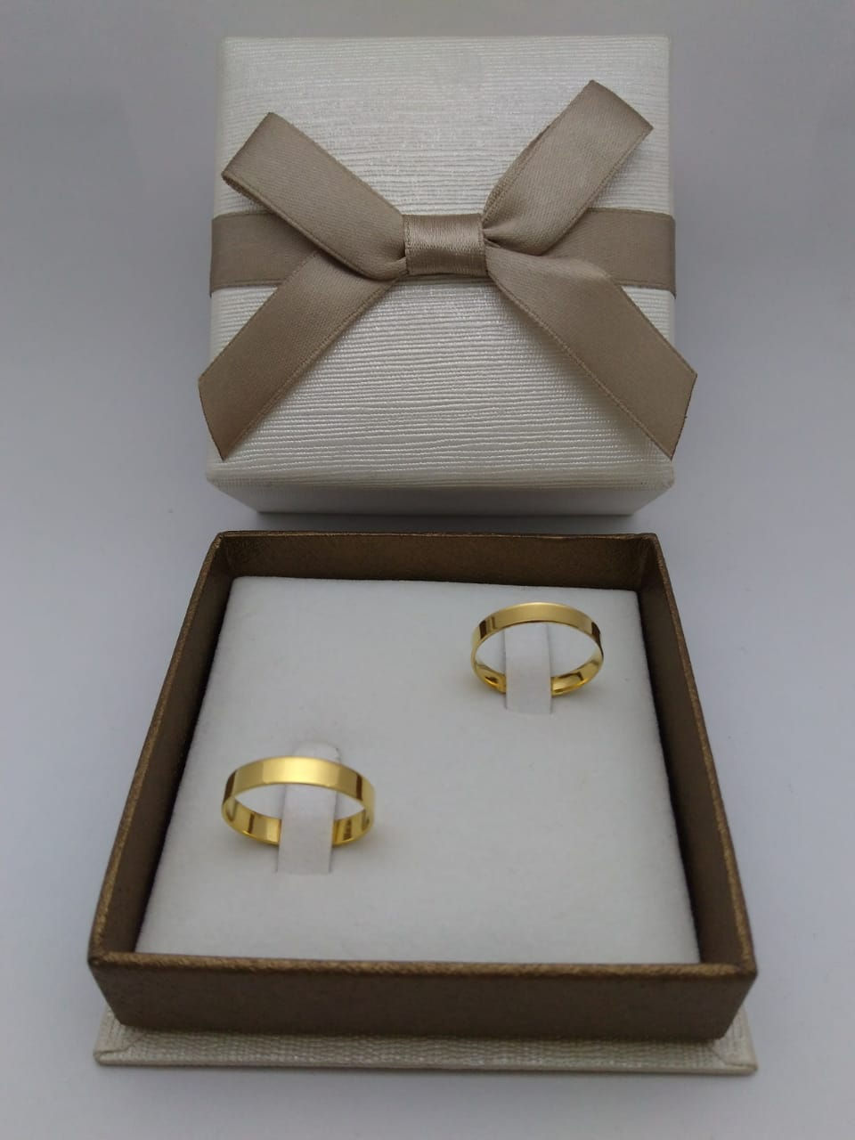 Miniatura: Alianças em ouro 18kls quadradas 5mm