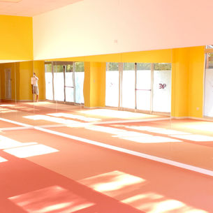 Perchè per le nostre sale del Bikram Yoga abbiamo scelto un pavimento hi-tech in Flotex