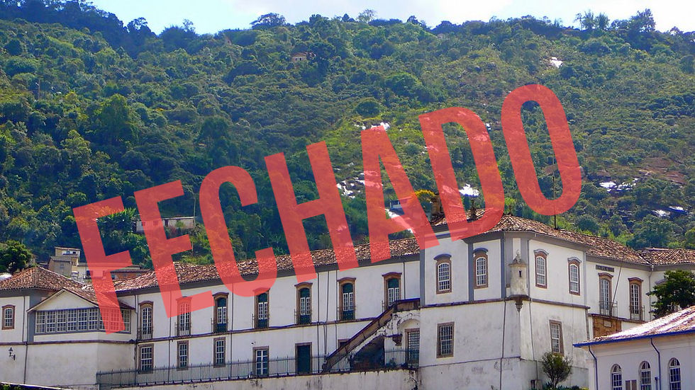Foto da fachada do MCT-UFOP com uma tarja escrito FECHADO em vermelho sobre ela.