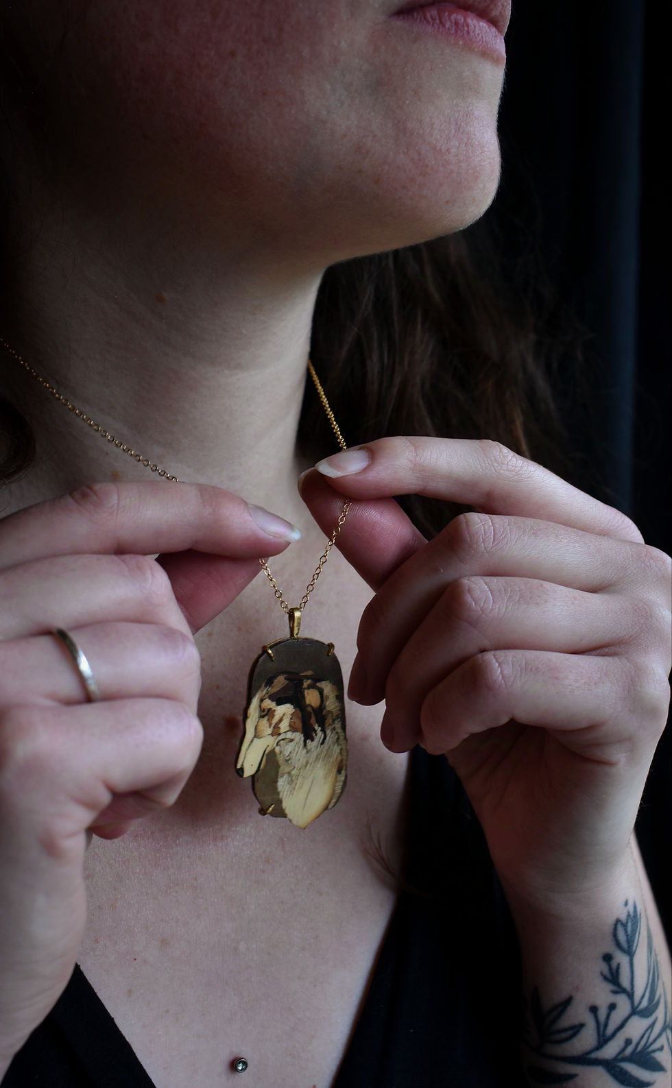 Miniature : Collier constellation Canis Major repressentant un Barzoï en marqueterie de bois