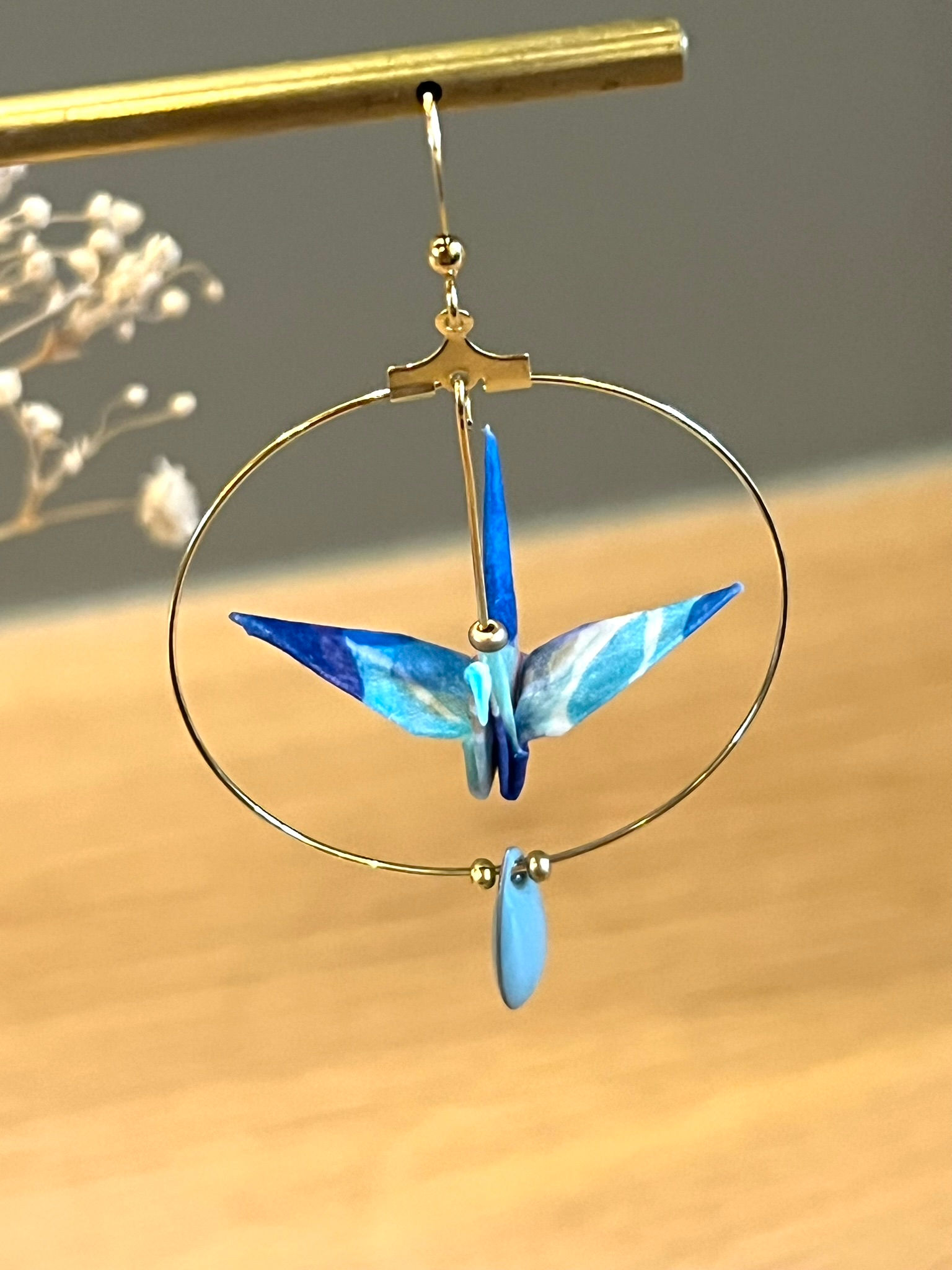 Grues japonaises Origami camélias bleu clair et foncé, créoles simples