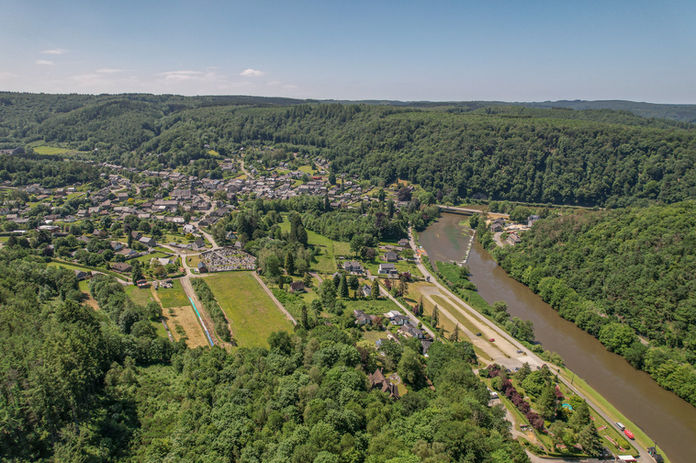Vue de Alle sur Semois et des locations de vacances