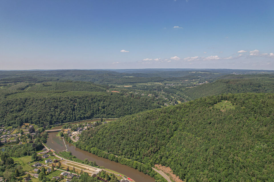 Vue aérienne de Alle sur Semois et des gîtes à louer