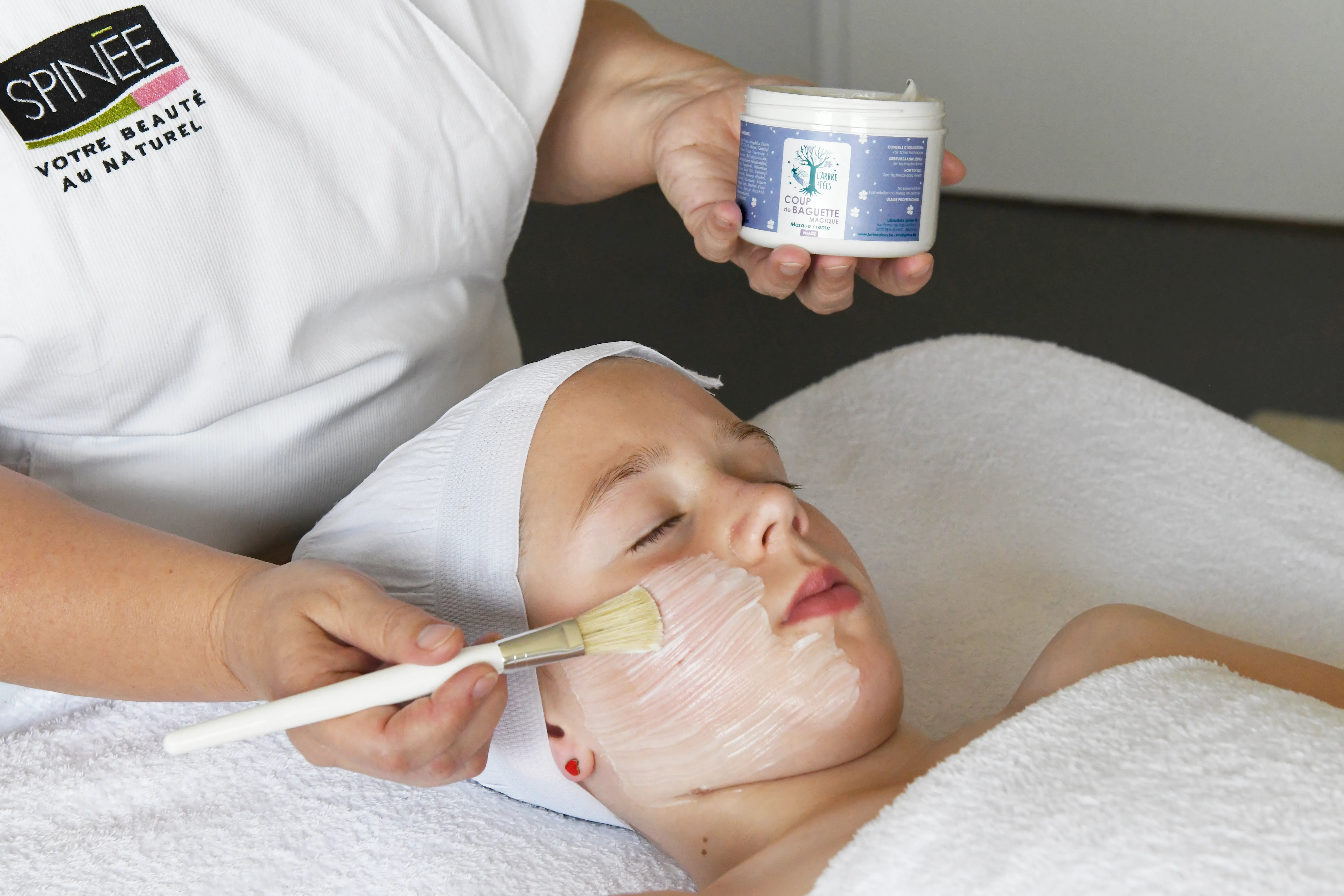 soin-visage-enfant-masque-pinceau-arbre-a-fees