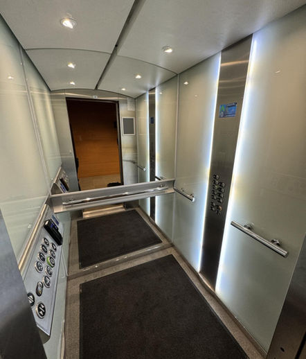 Modernisation de cabine d'ascenseur liftinc, luxembourg, maintenance réparation et installation