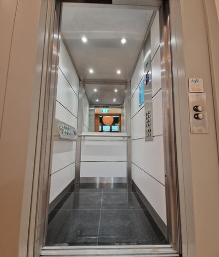 Modernisation de cabine d'ascenseur liftinc, luxembourg, maintenance réparation et installation