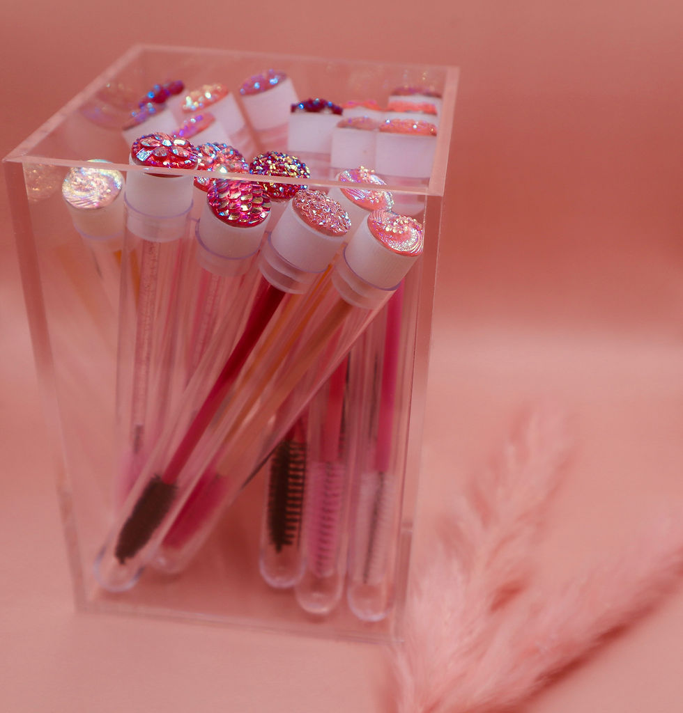 Lash Wand with container
