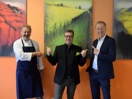 Wo Wein Geschichten erzählt und Kunst Herzen berührt – die Geisenheimer Soirée der 13