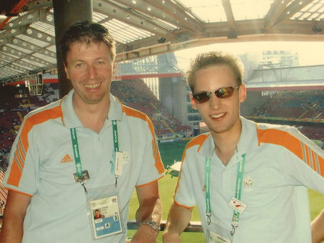 Robert Lönarz und Rolf Stocké als WM 2006-Volunteer in Kaiserlautern