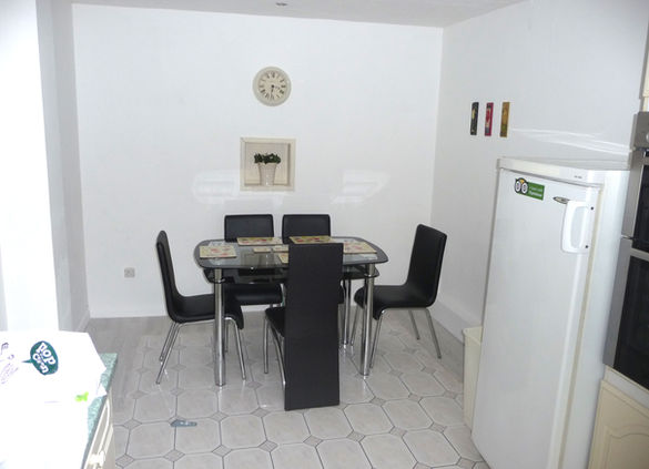 168 forest_dining_area_E.jpg