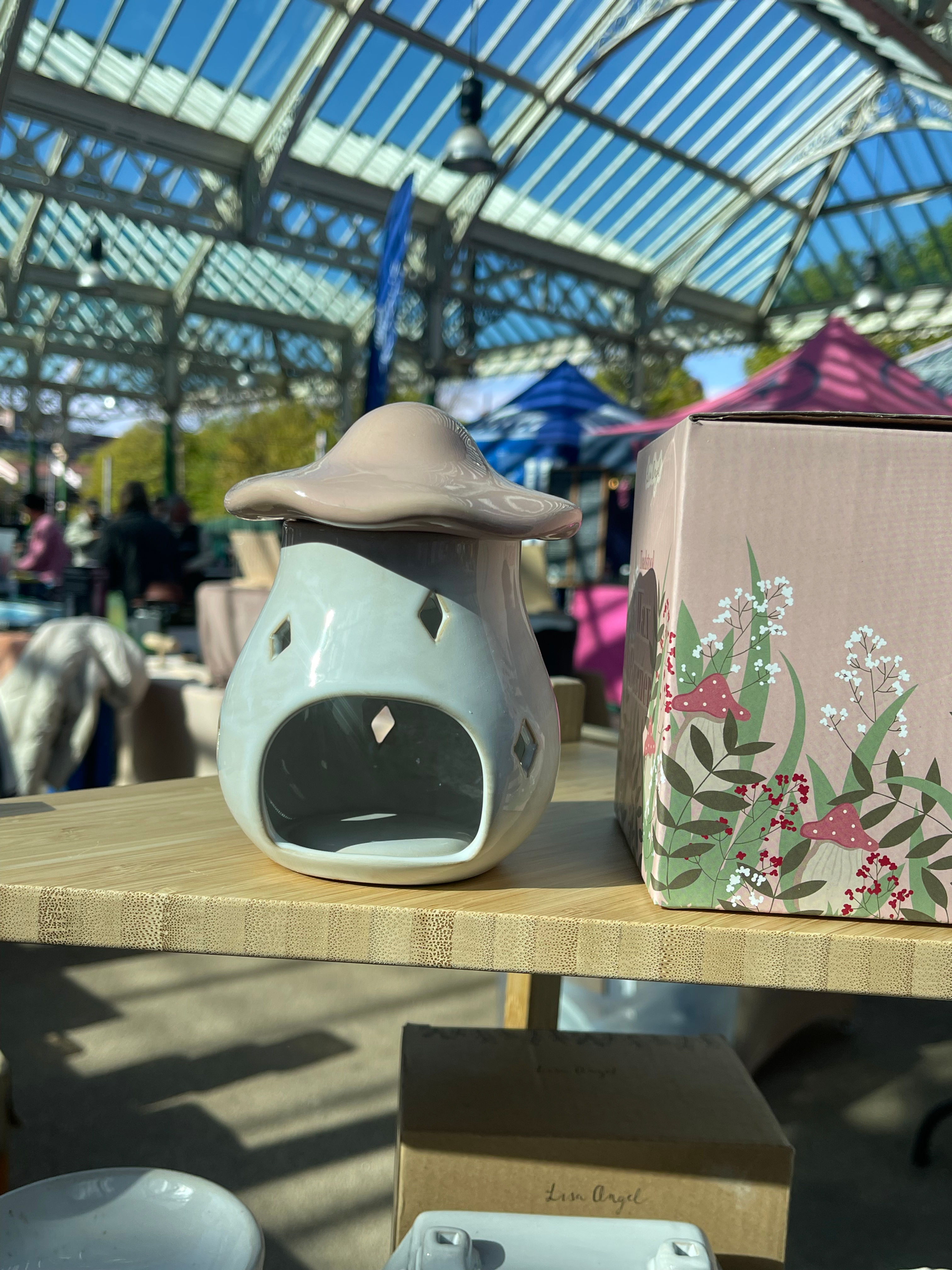 Toadstool shaped wax burner 