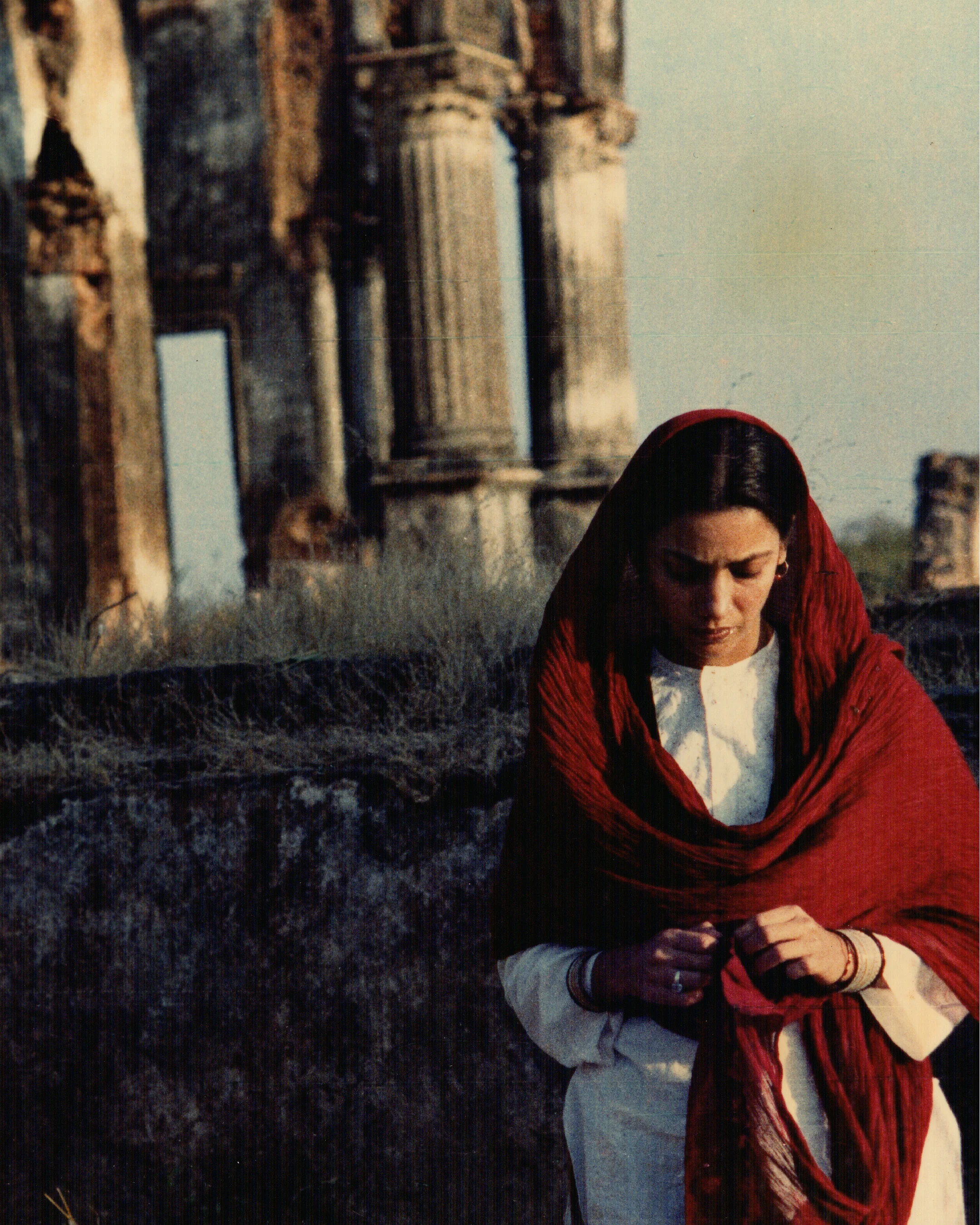 Shabana Azmi as Anjuman in the fields of Awadh in Muzaffar Ali's Anjuman
