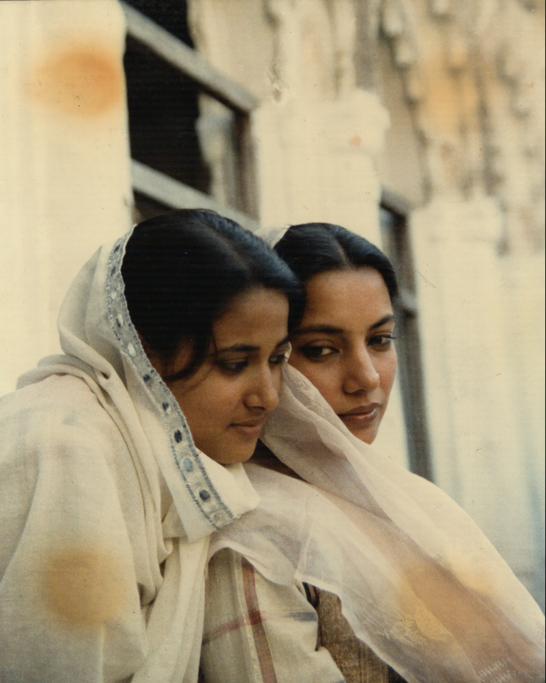 Shabana Azmi as Anjuman in the fields of Awadh in Muzaffar Ali's Anjuman