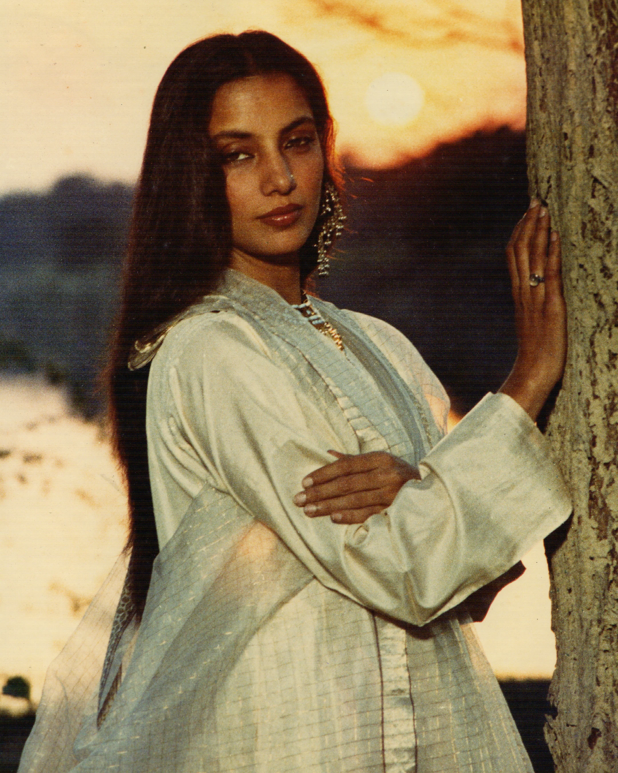 Shabana Azmi as Anjuman in the fields of Awadh in Muzaffar Ali's Anjuman