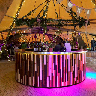 Ronnie's Bar - Round Bar