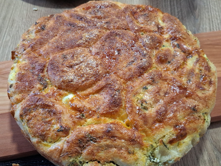 POGAČA SA BELIM LUKOM I PERŠUNOM