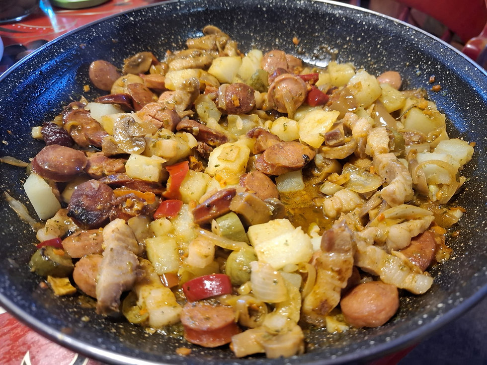 GULAŠ SA TRI VRSTE KOBASICA I PEČURKAMA