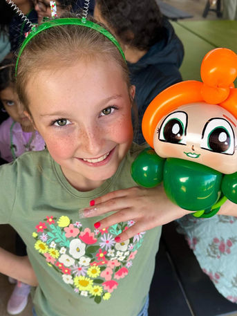 Cute St Paddys balloon art.jpg