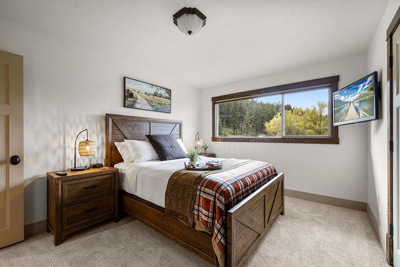 Somers House: bedroom with wooden bed and large window