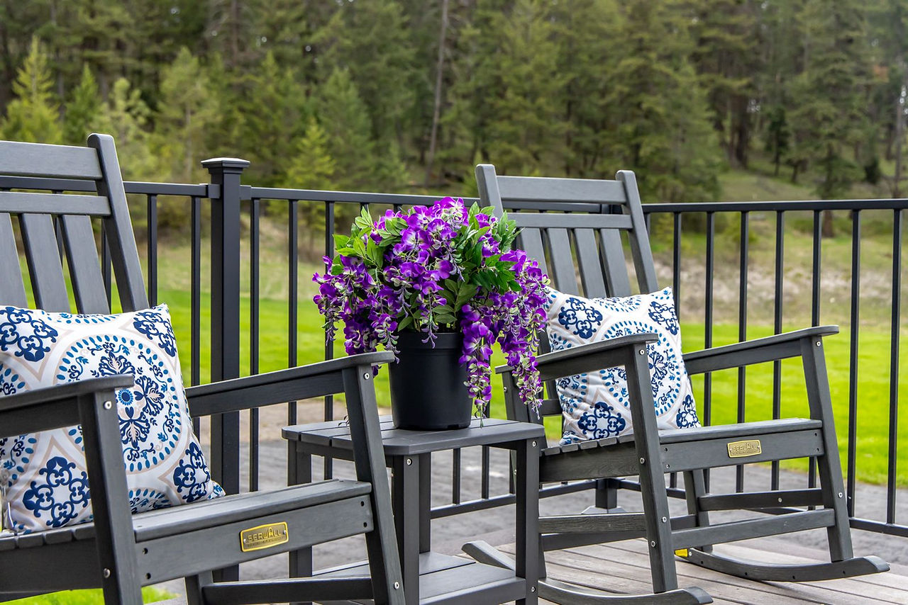 Somers House: cushioned rockers around a flower-topped table