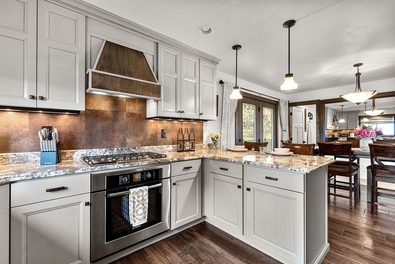 Somers House: bright kitchen with granite counters and stainless range