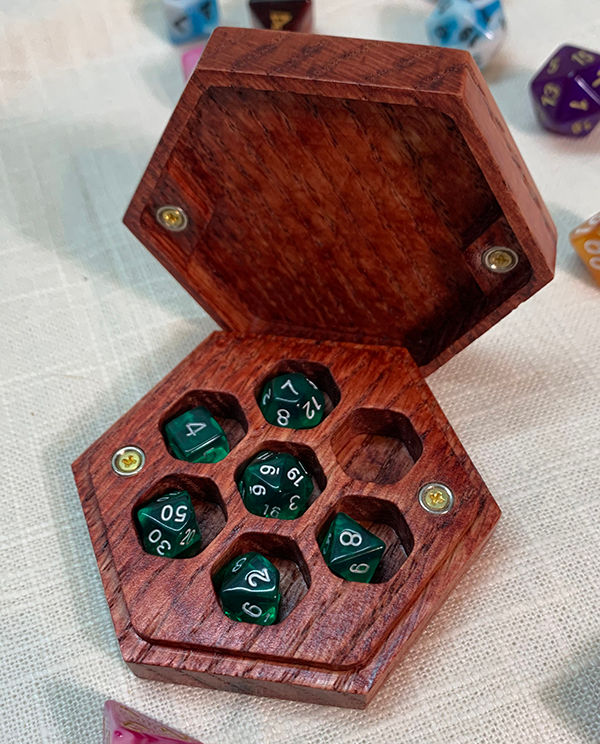 Thumbnail: mini dice box