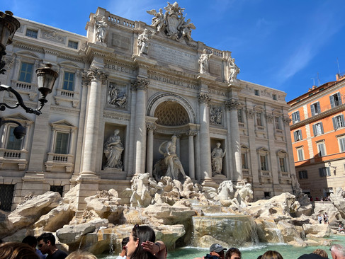 trevi fountain rome italy