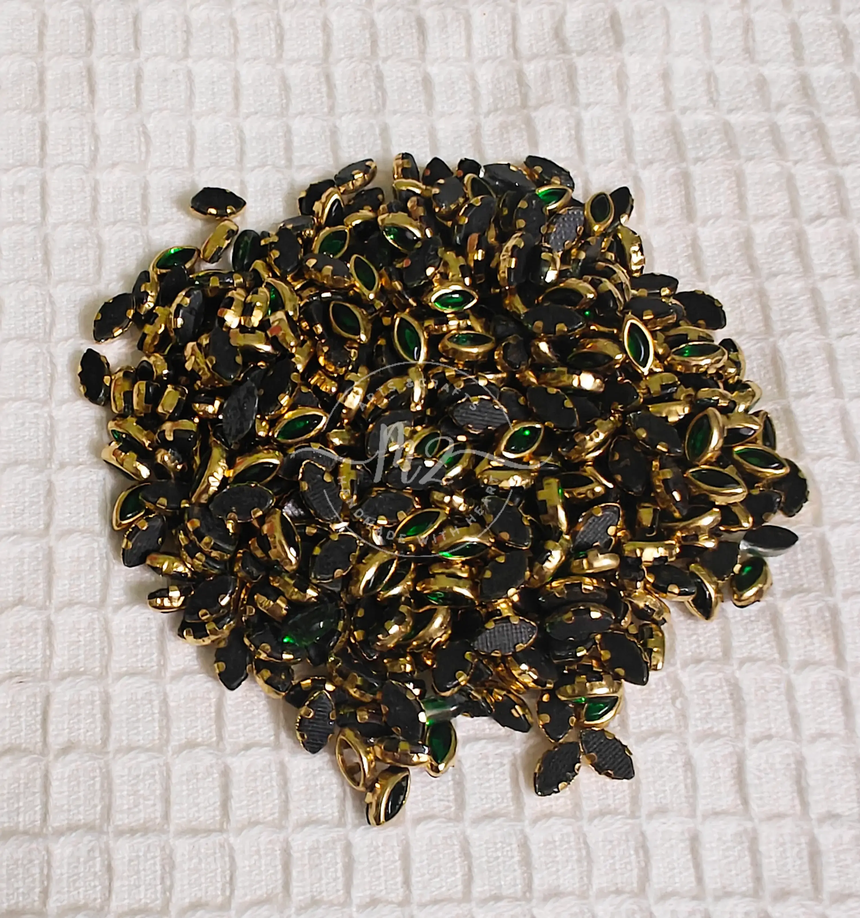 Glossy Eye 6k Kundan - Dark Green